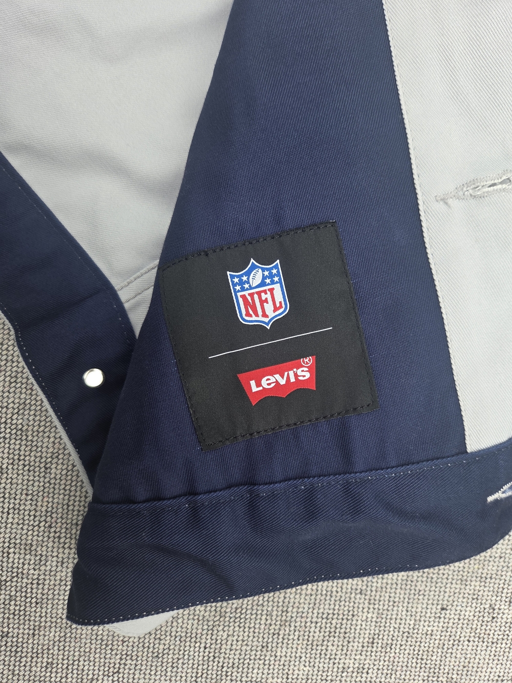 🏈 Levi’s x NFL Patriots Gray Trucker Jacket Men’s XL NWT - Picture 8 of 16